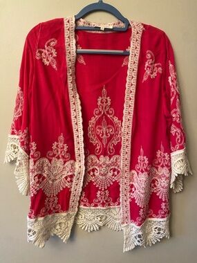 Solitaire Pink Embroidered Lace-Trim Kimono Top
